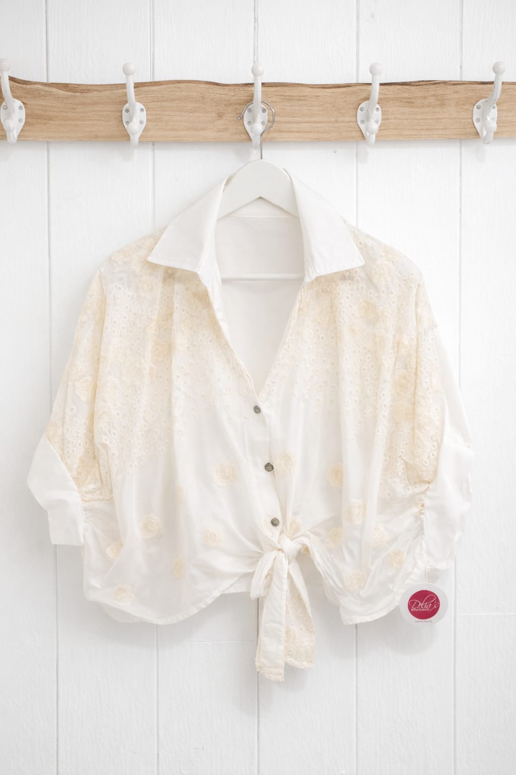 camicia in sangallo con ricami crema