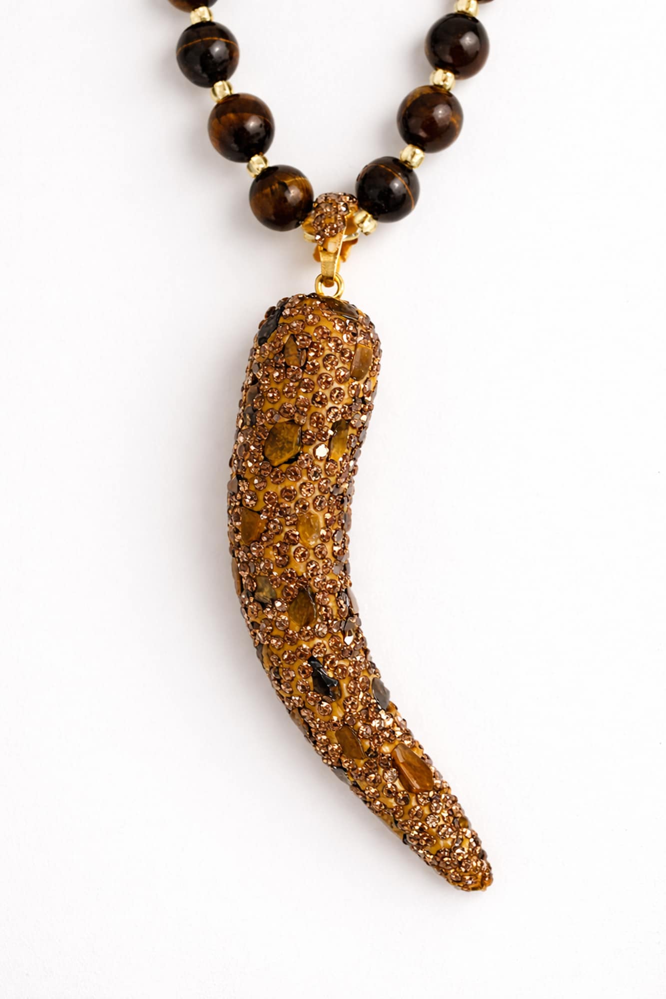 Ciondolo Artigianale In Giada Avorio A Forma Di Corno Con Collana In Cordino E Perline: Portafortuna Unico
